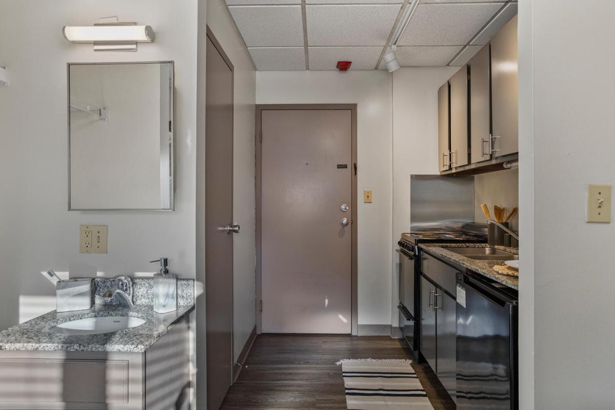 Kitchen, Entryway, and Sink