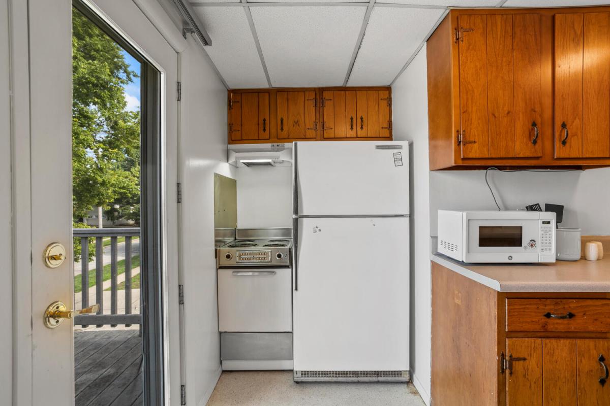 Kitchen Stove and Refrigerator